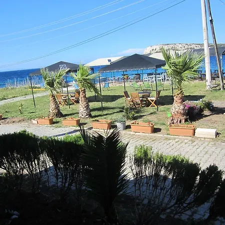 Oda ve Kahvaltı Derin & Naz Karaburun (Izmir)