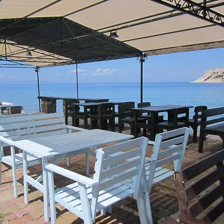 Derin & Naz Oda ve Kahvaltı Karaburun (Izmir)