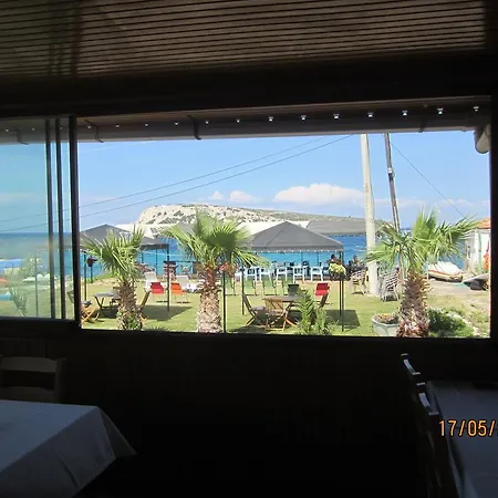 Oda ve Kahvaltı Derin & Naz Karaburun (Izmir)