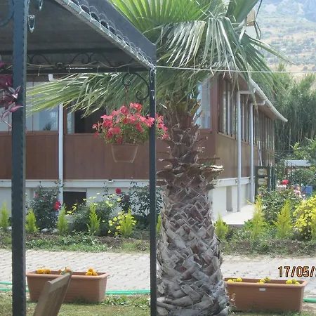 Oda ve Kahvaltı Derin & Naz Karaburun (Izmir)